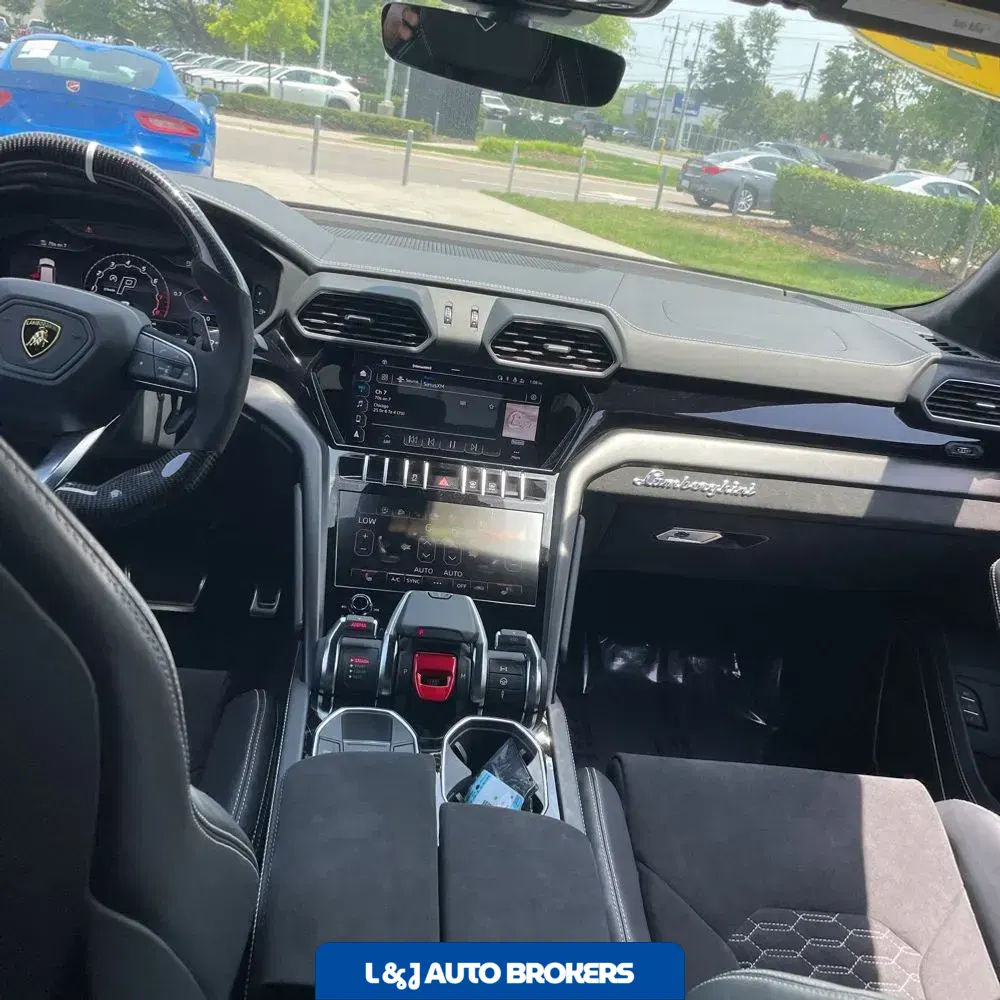 2022 Lamborghini Urus Base