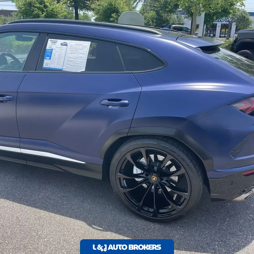 2022 Lamborghini Urus Base
