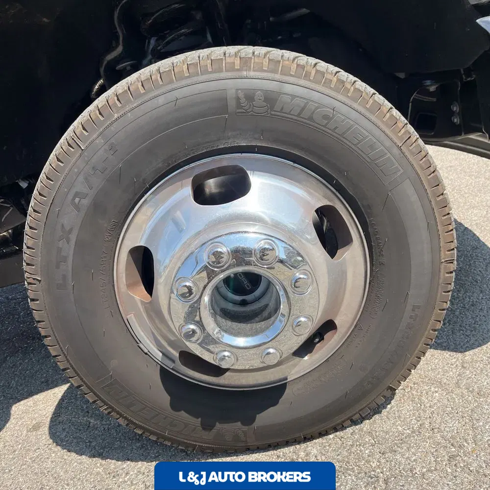 2025 Ford F-350 Super Duty Platinum