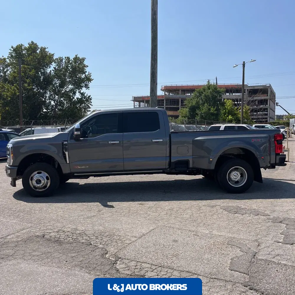 2025 Ford F-350 Super Duty Platinum
