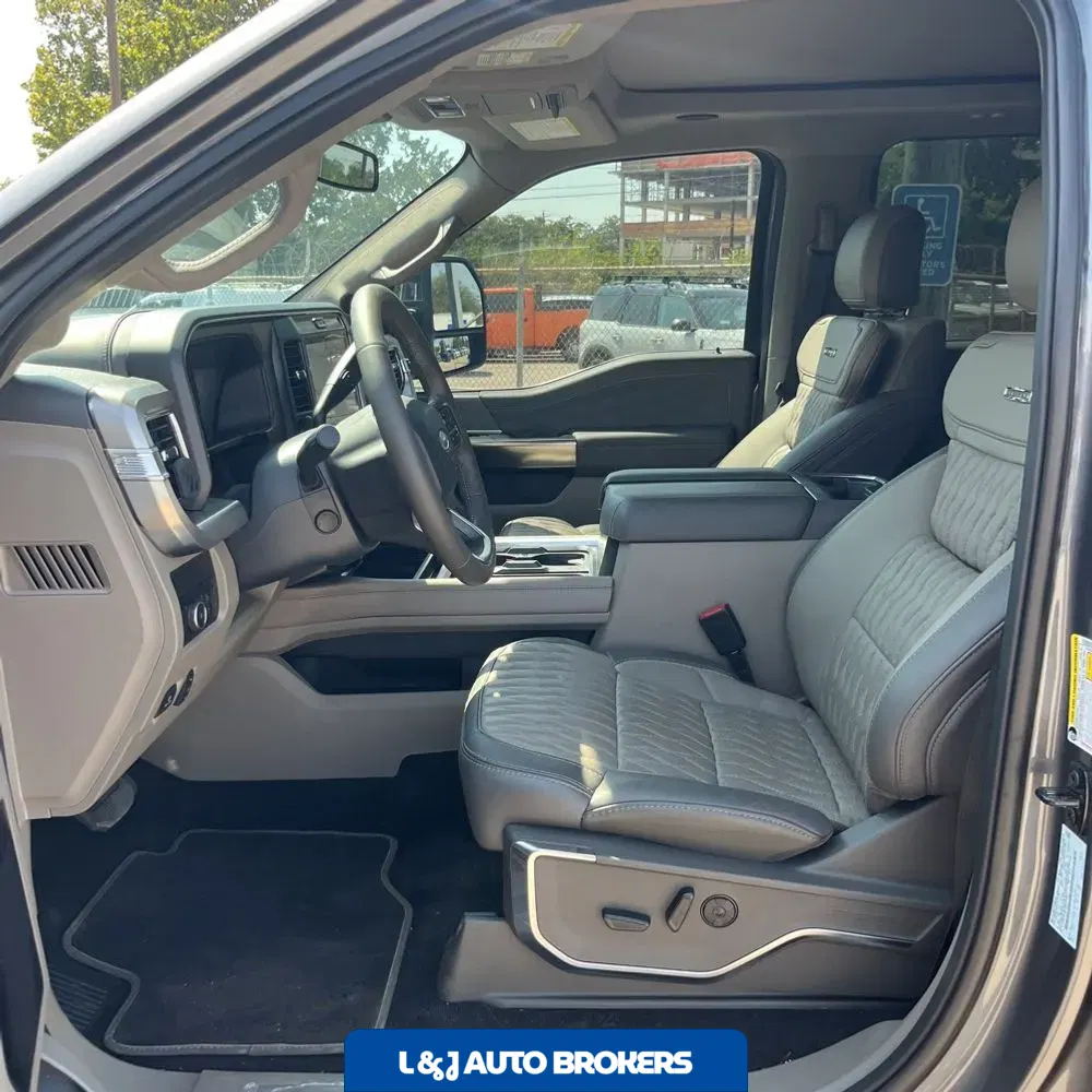 2025 Ford F-350 Super Duty Platinum