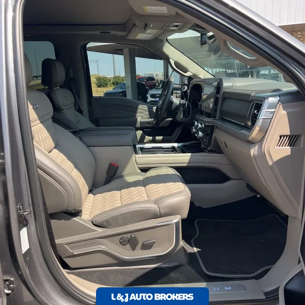 2025 Ford F-350 Super Duty Platinum