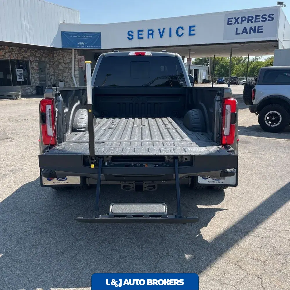 2025 Ford F-350 Super Duty Platinum