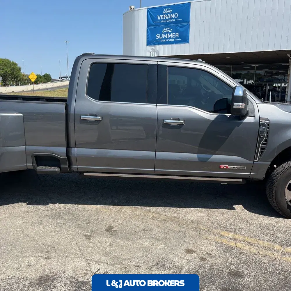 2025 Ford F-350 Super Duty Platinum