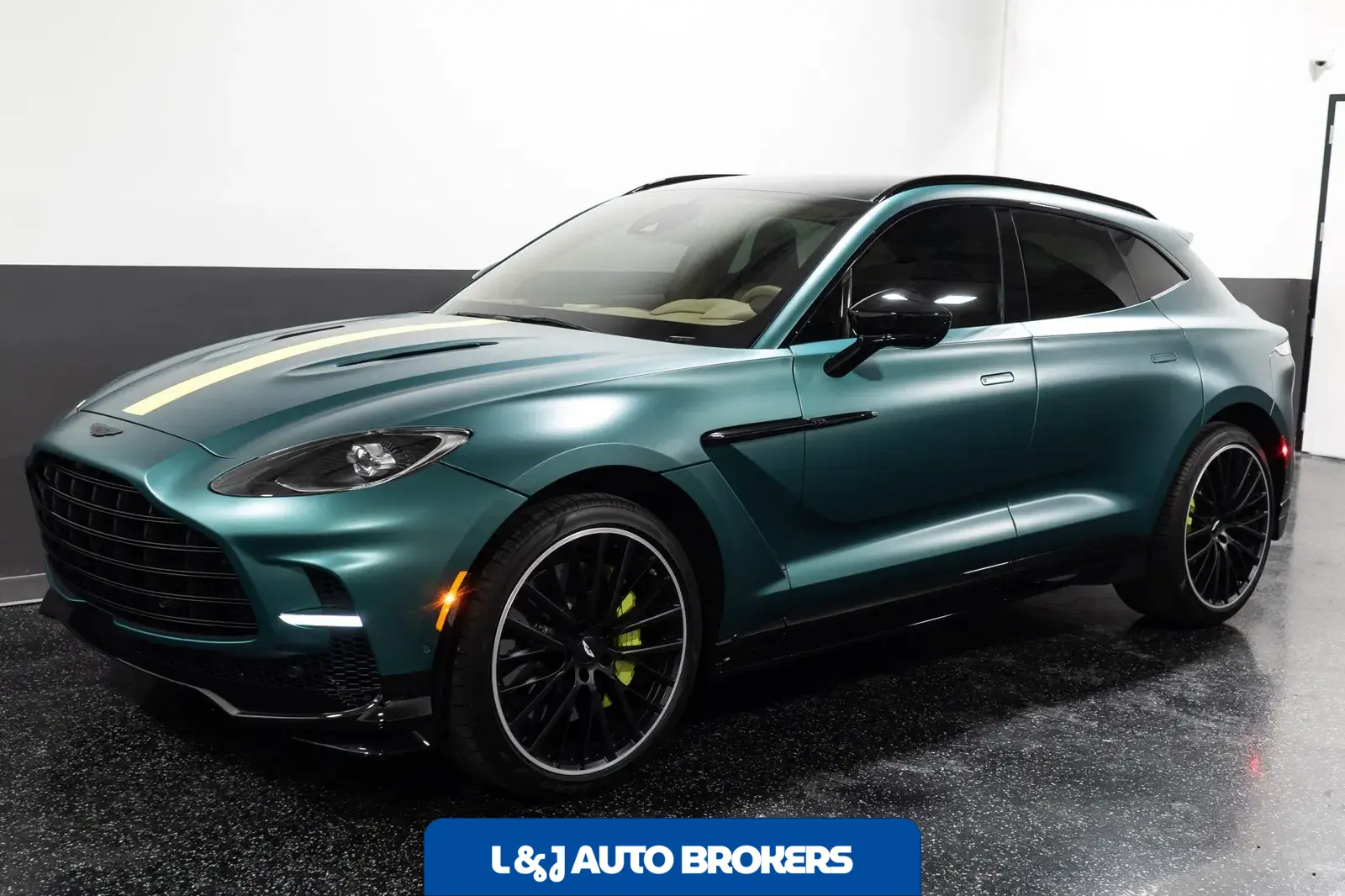 2023 Aston Martin DBX707