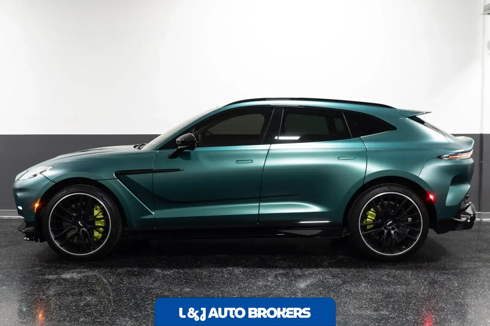 2023 Aston Martin DBX707