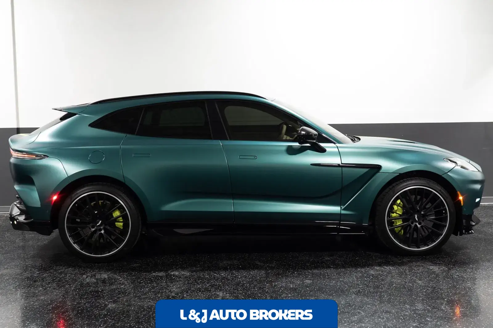 2023 Aston Martin DBX707
