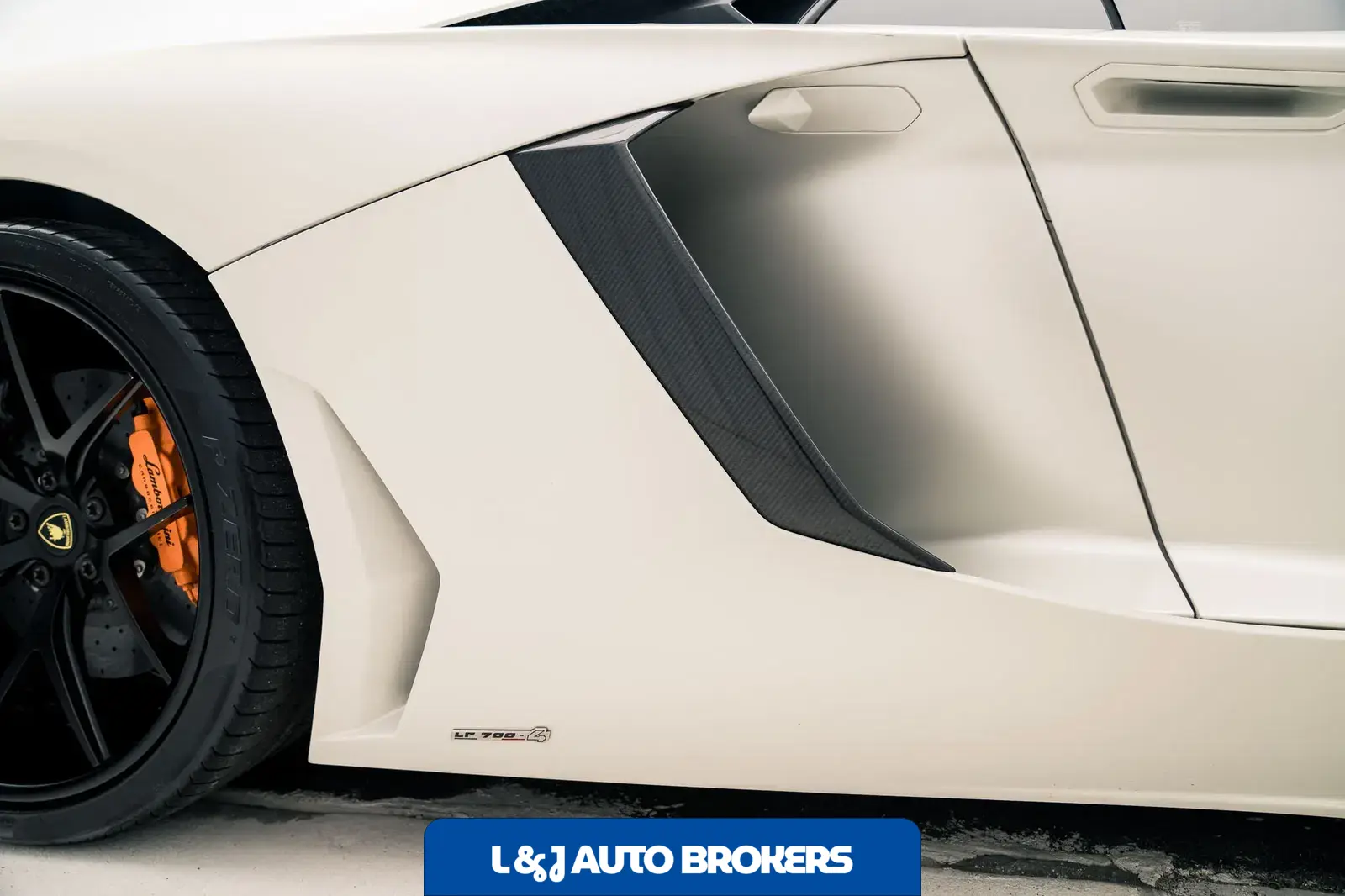 2014 Lamborghini Aventador LP700-4 Roadster