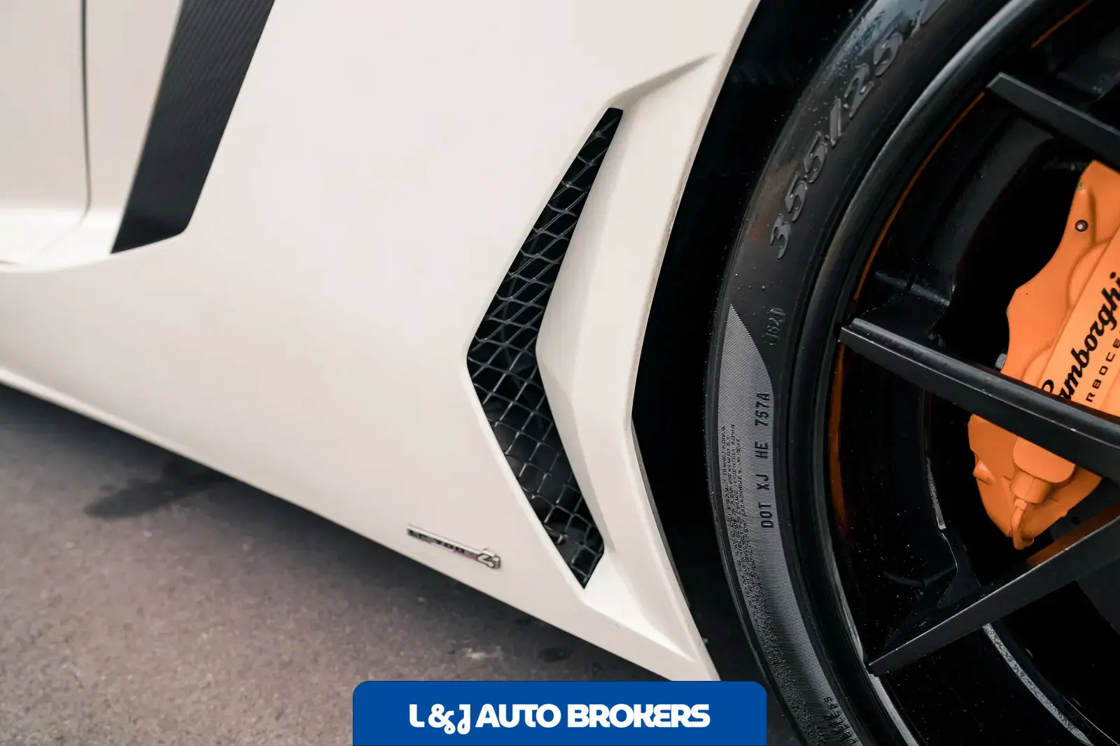 2014 Lamborghini Aventador LP700-4 Roadster