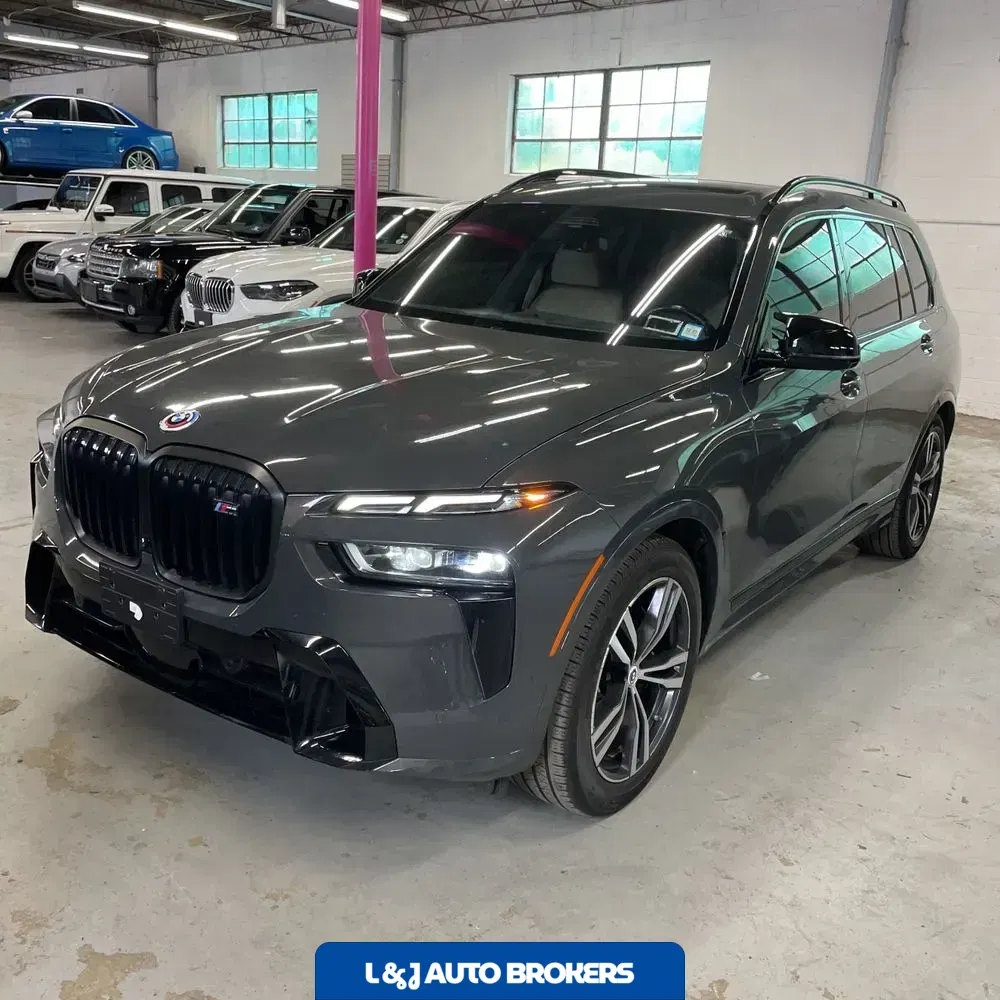 2023 BMW X7 M60i