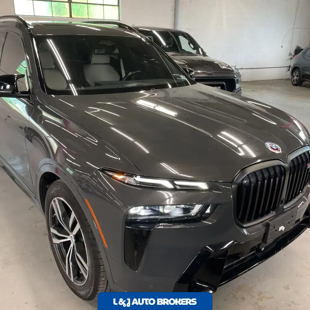 2023 BMW X7 M60i