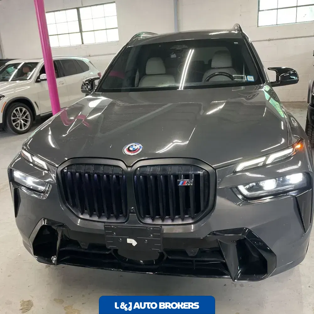 2023 BMW X7 M60i