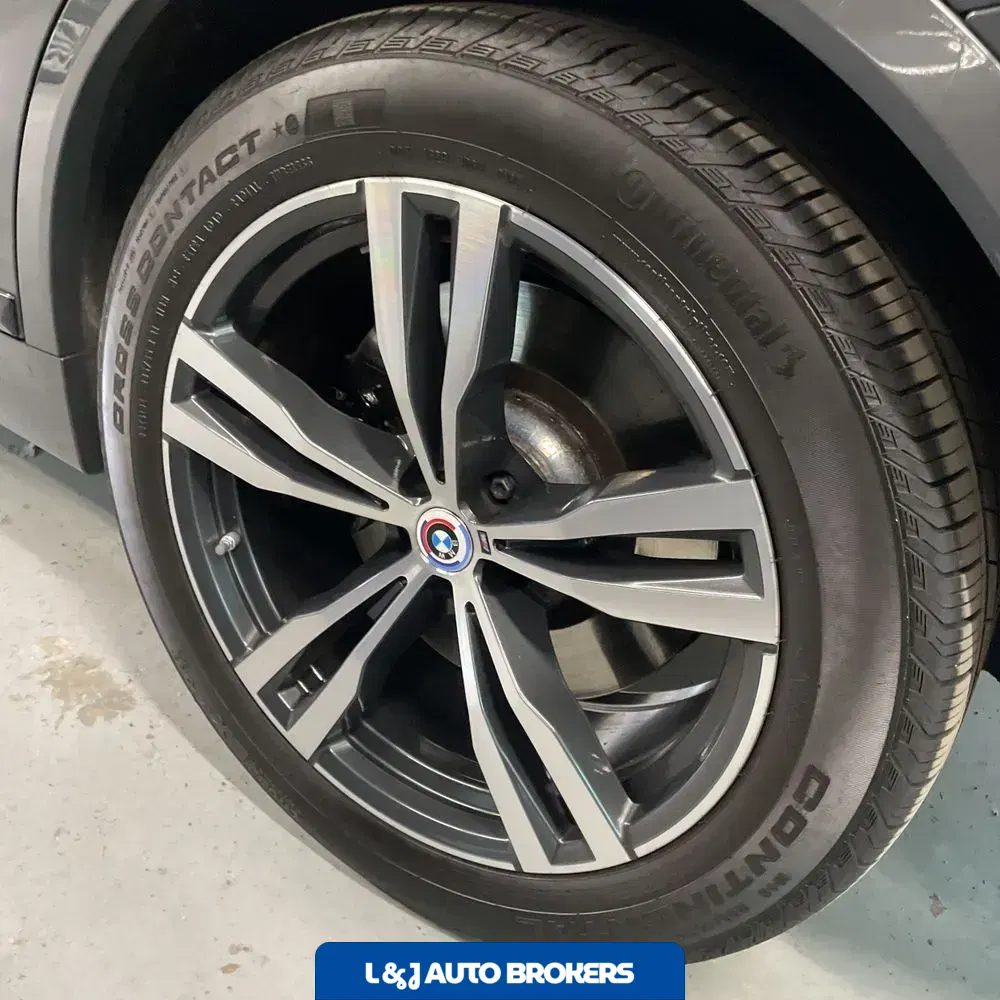 2023 BMW X7 M60i
