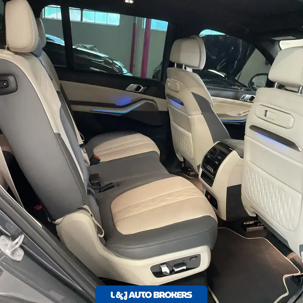 2023 BMW X7 M60i