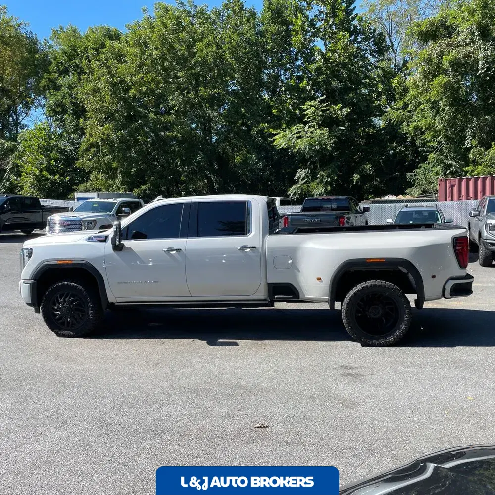 2024 GMC Sierra 3500HD Denali