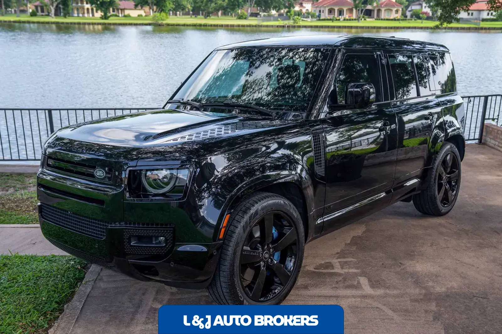 2022 Land Rover Defender 110 110 V8 Bond Edition