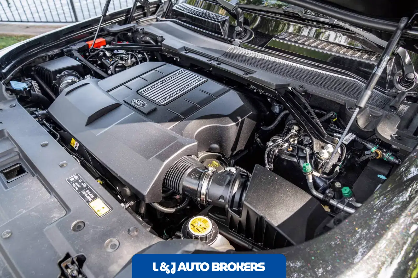 2022 Land Rover Defender 110 110 V8 Bond Edition