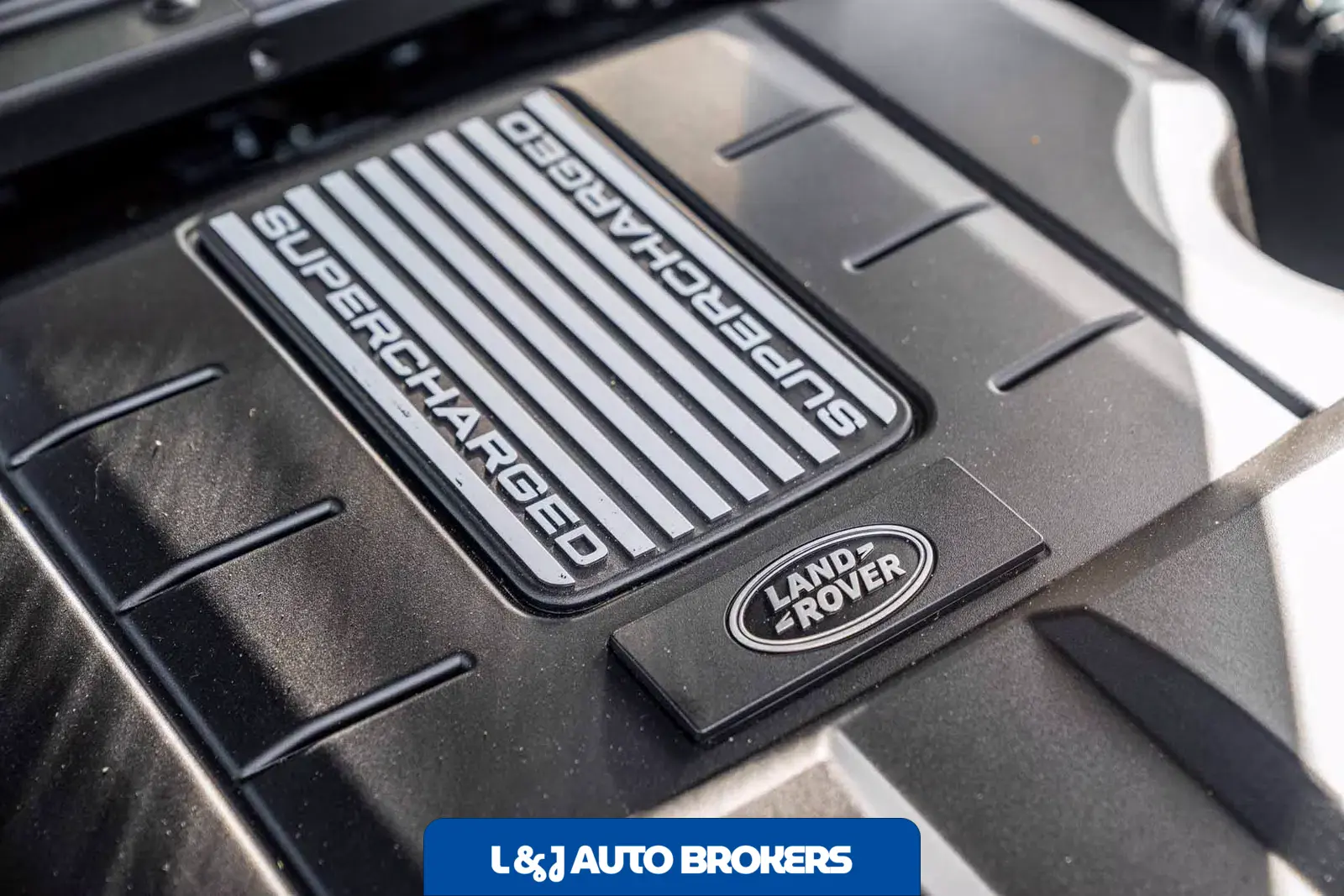 2022 Land Rover Defender 110 110 V8 Bond Edition