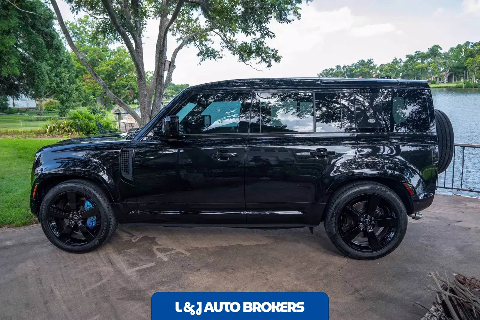 2022 Land Rover Defender 110 110 V8 Bond Edition