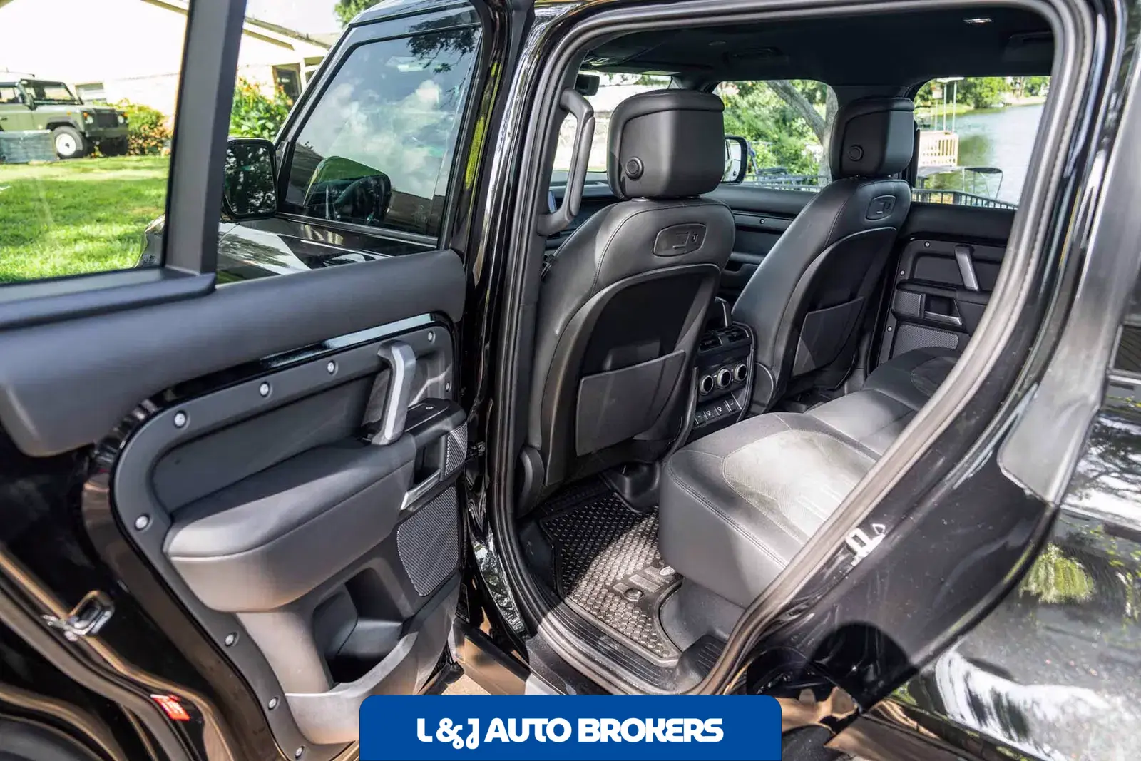 2022 Land Rover Defender 110 110 V8 Bond Edition