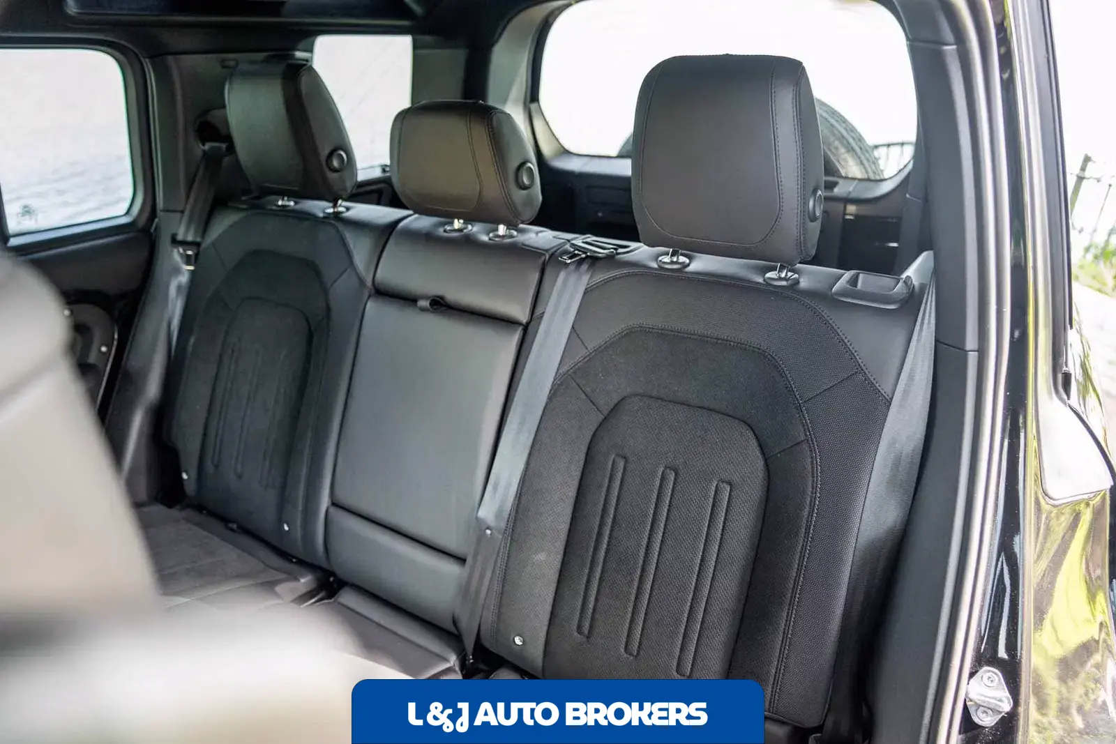 2022 Land Rover Defender 110 110 V8 Bond Edition