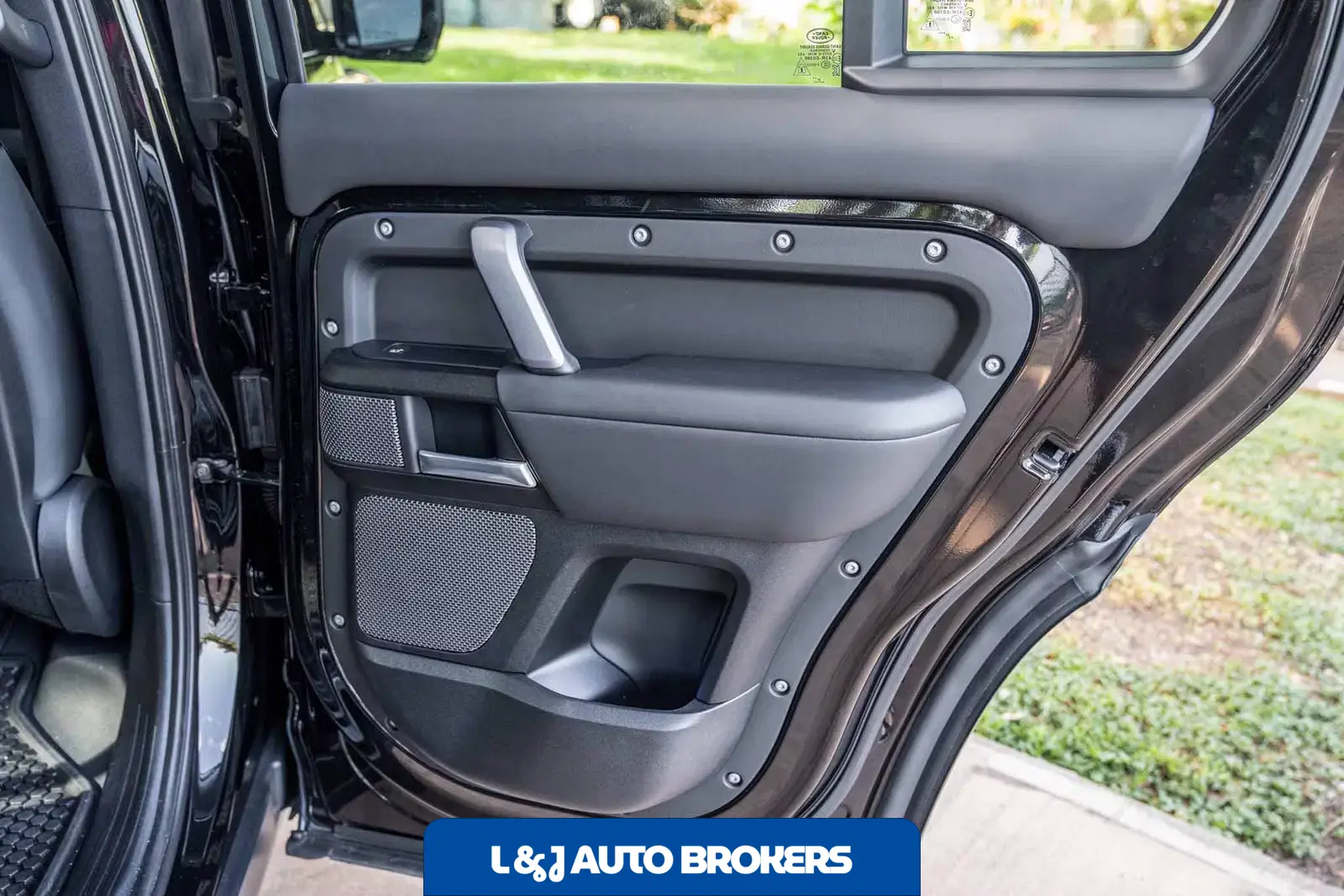 2022 Land Rover Defender 110 110 V8 Bond Edition