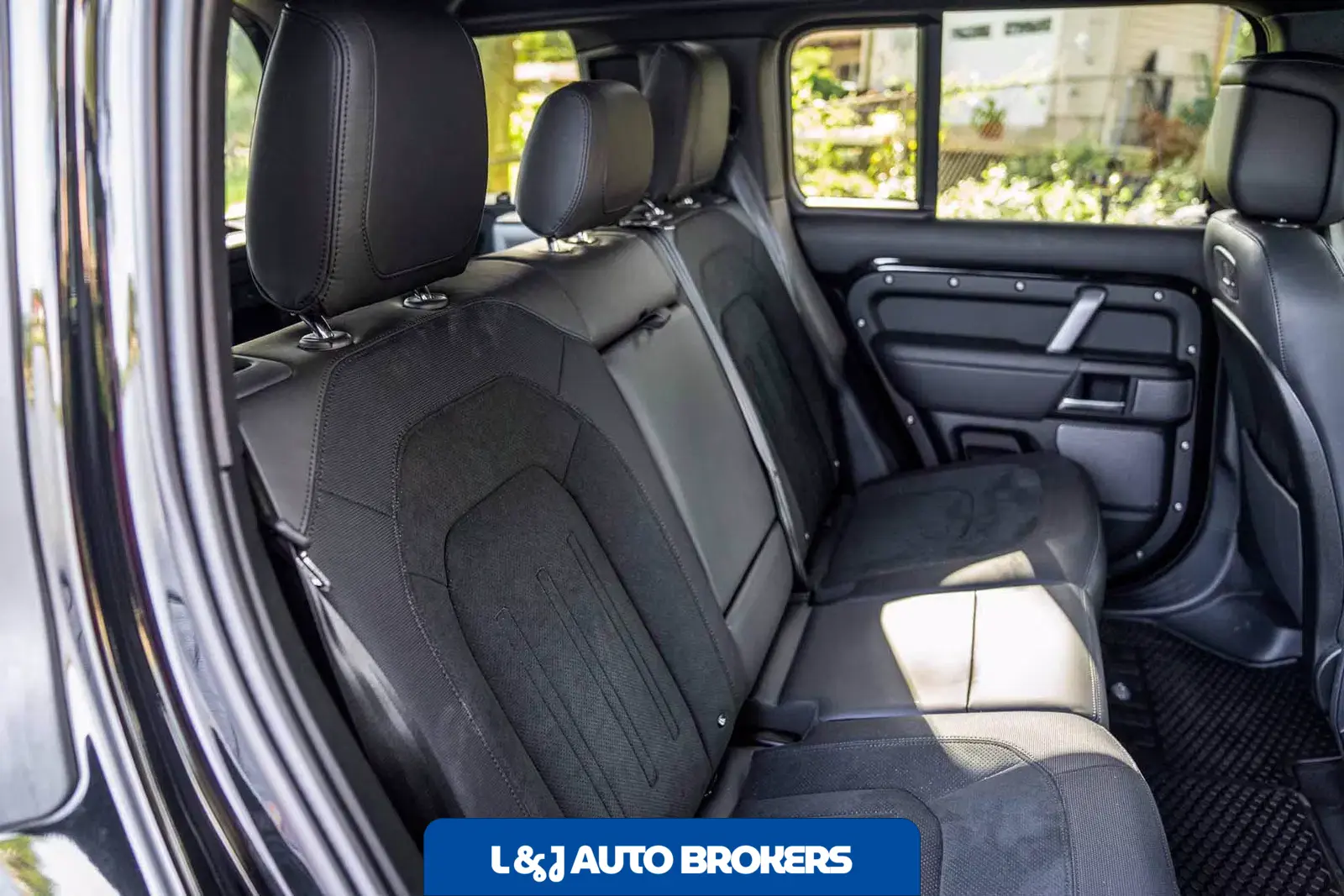 2022 Land Rover Defender 110 110 V8 Bond Edition