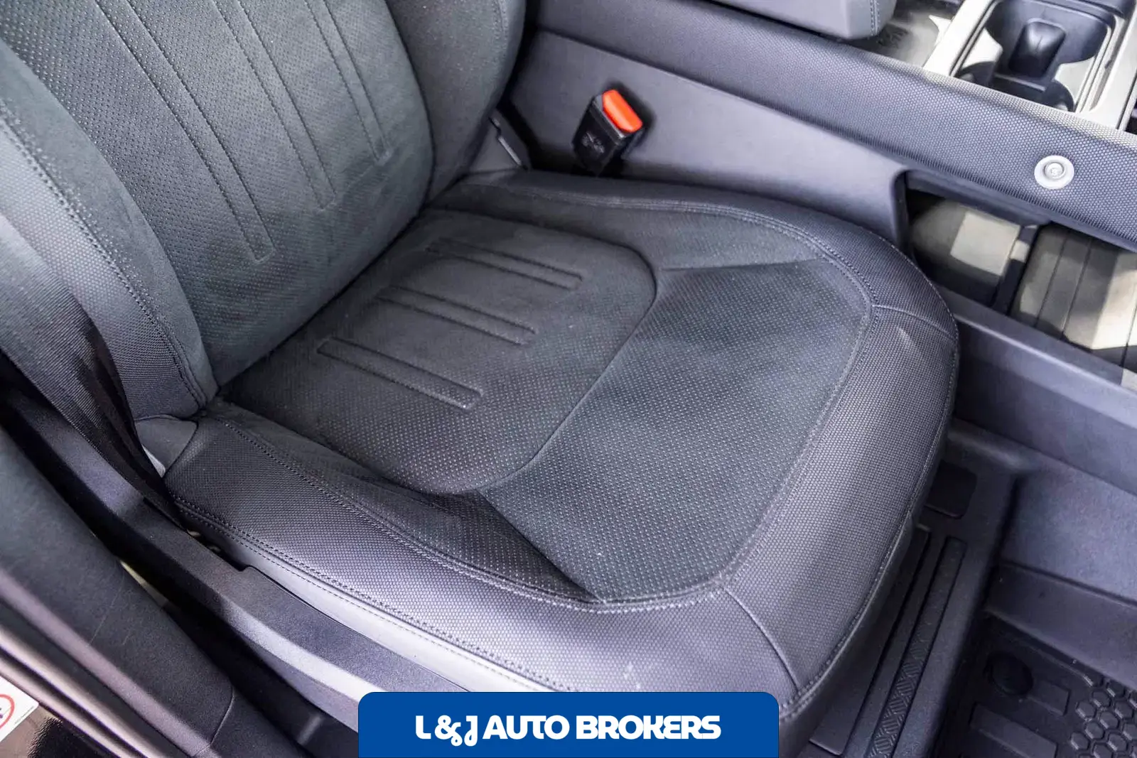2022 Land Rover Defender 110 110 V8 Bond Edition