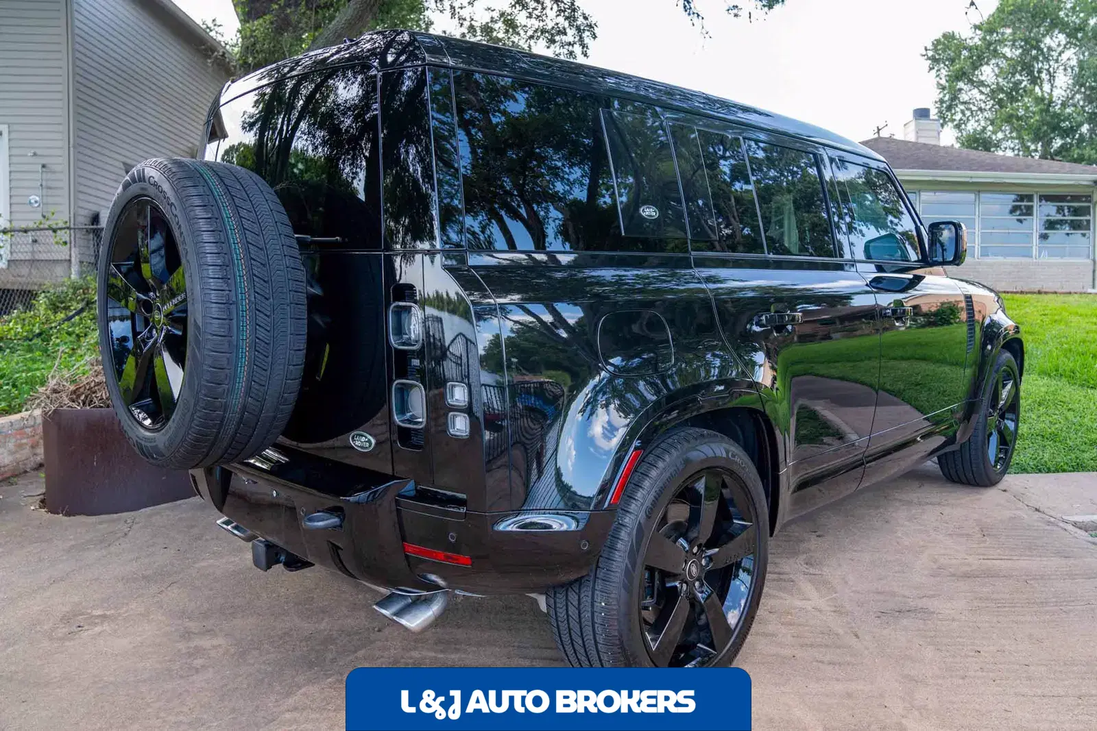 2022 Land Rover Defender 110 110 V8 Bond Edition