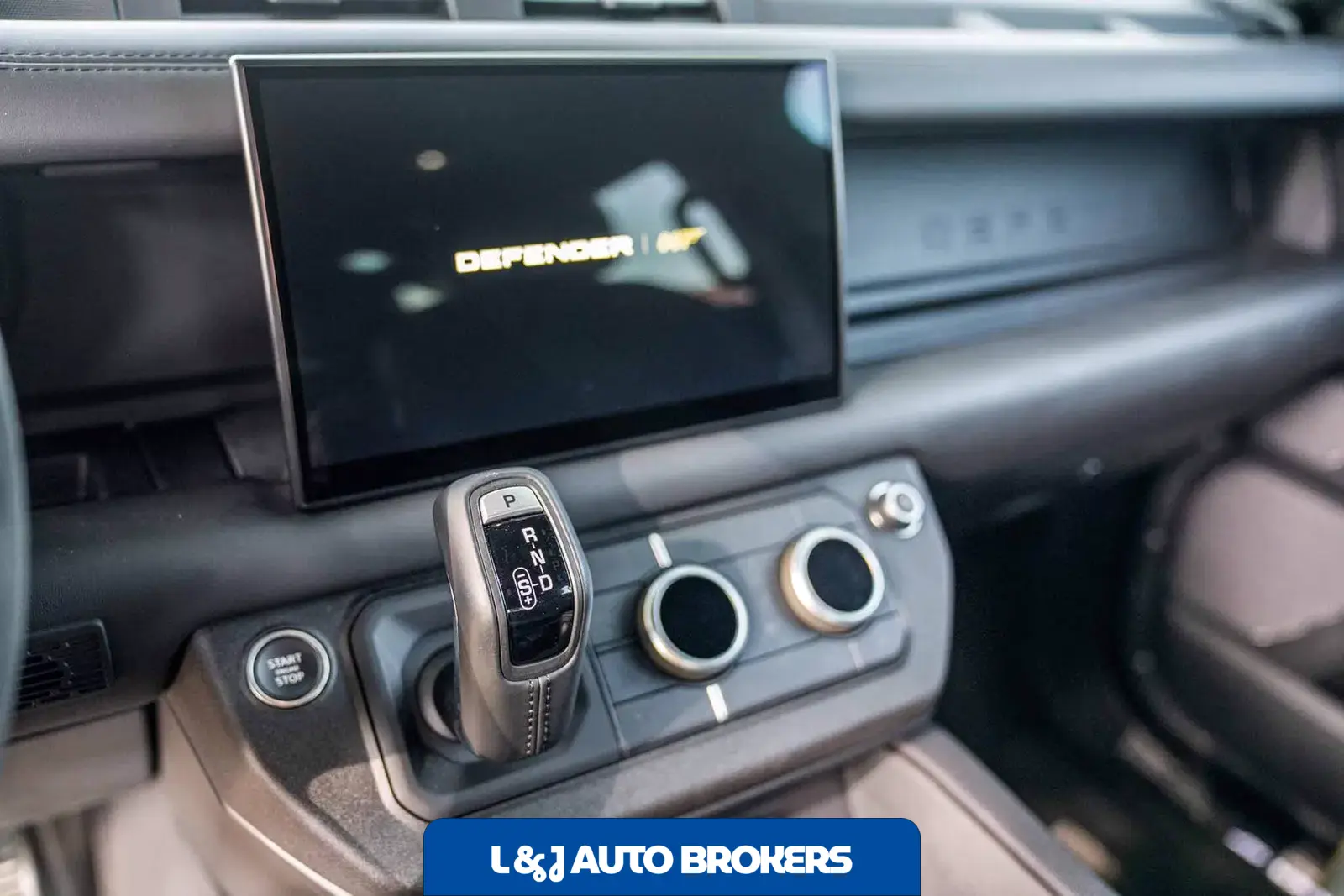 2022 Land Rover Defender 110 110 V8 Bond Edition