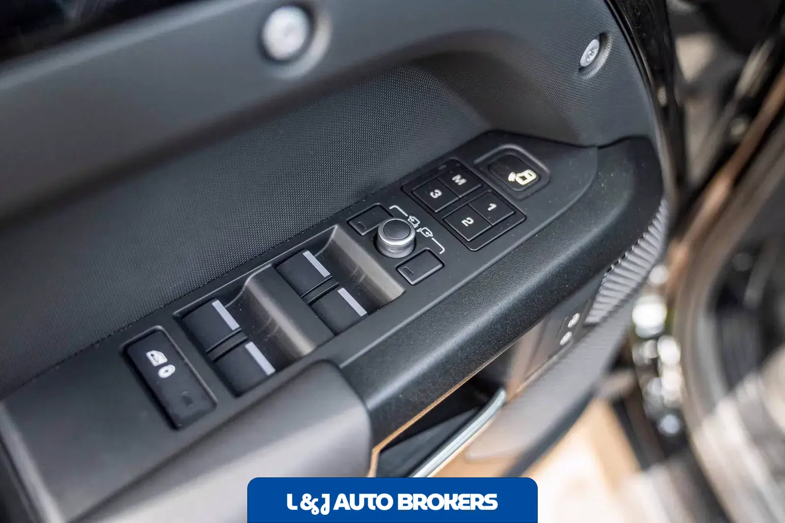 2022 Land Rover Defender 110 110 V8 Bond Edition