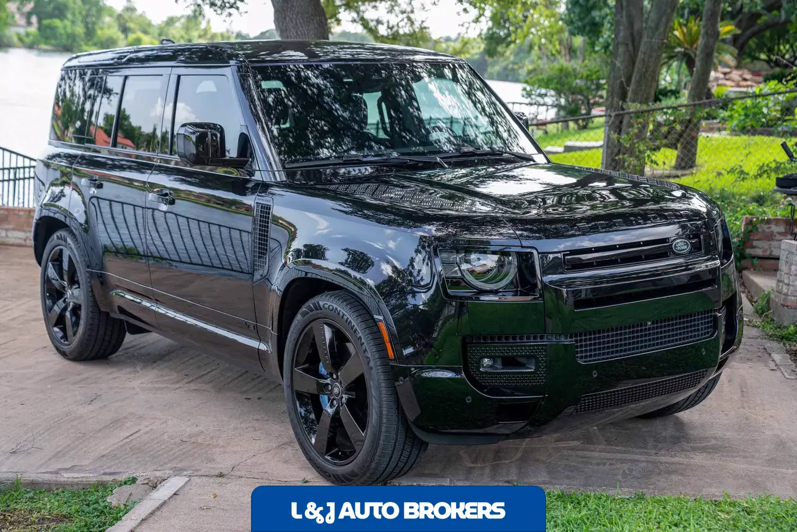 2022 Land Rover Defender 110 110 V8 Bond Edition