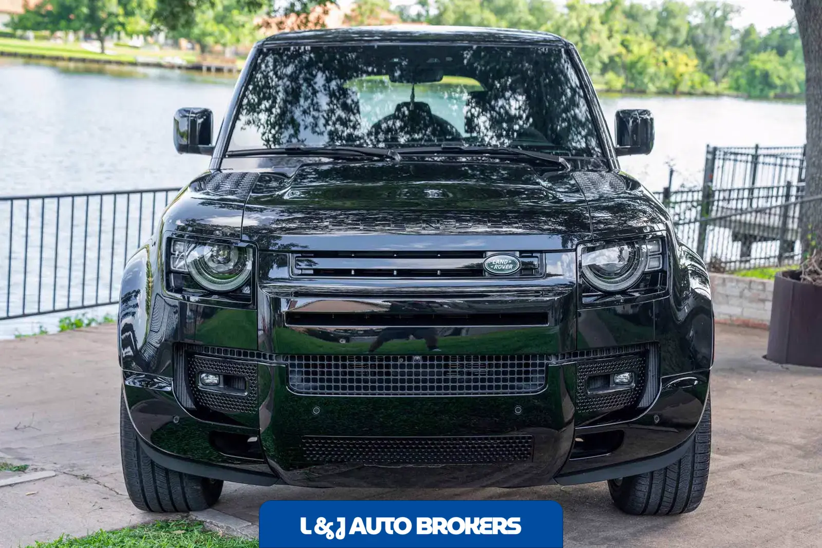 2022 Land Rover Defender 110 110 V8 Bond Edition
