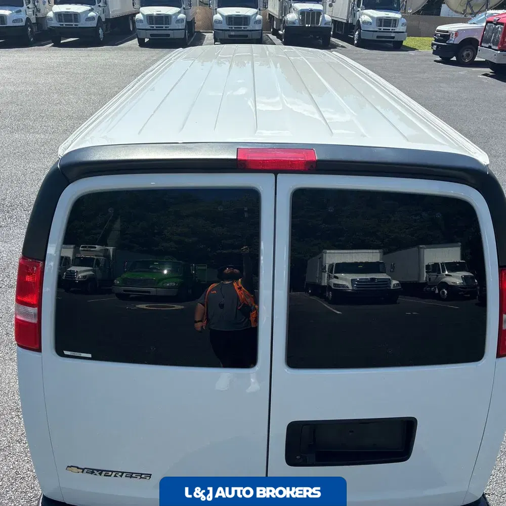2025 Chevrolet Express LS 3500