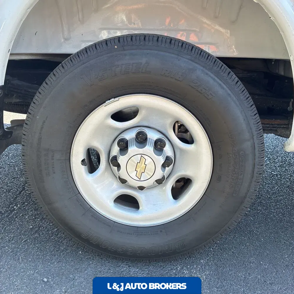 2025 Chevrolet Express LS 3500