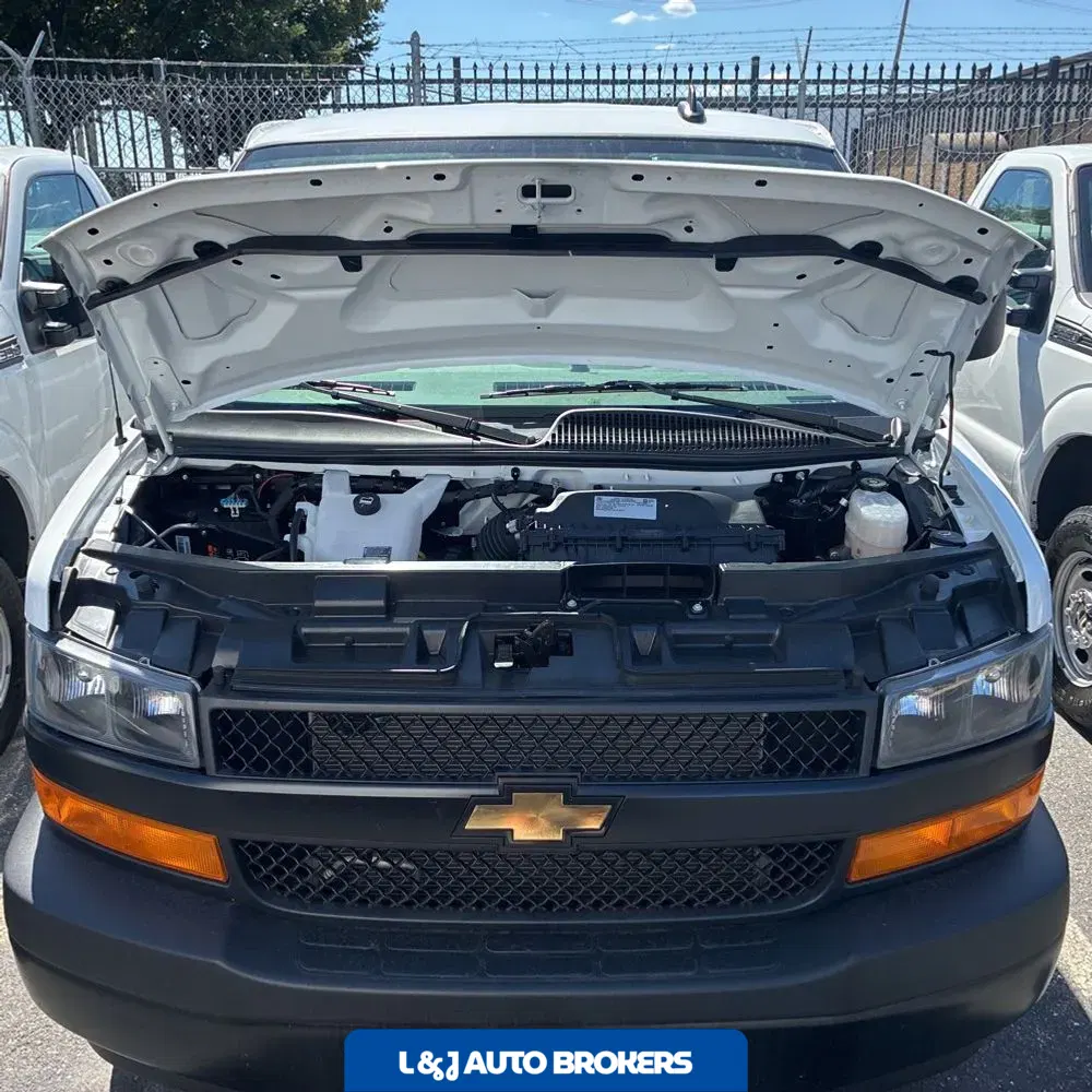 2025 Chevrolet Express LS 3500