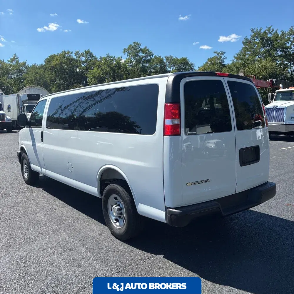 2025 Chevrolet Express LS 3500