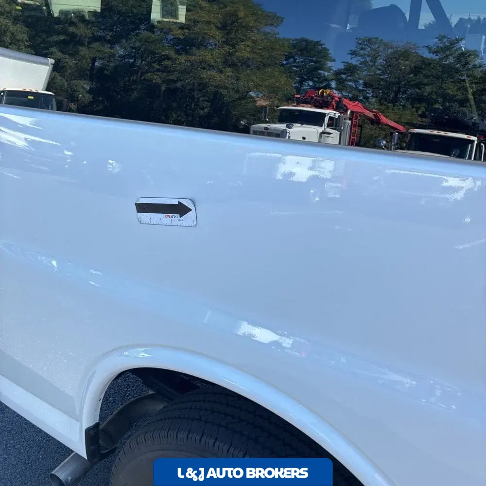 2025 Chevrolet Express LS 3500