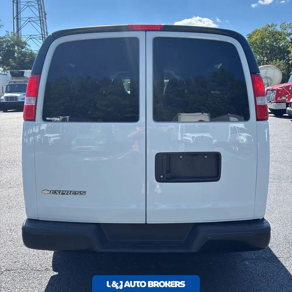 2025 Chevrolet Express LS 3500