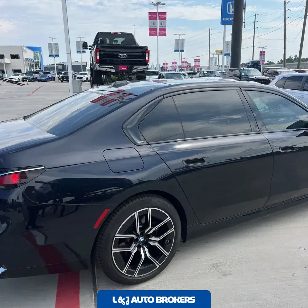 2024 BMW 7-Series 740i
