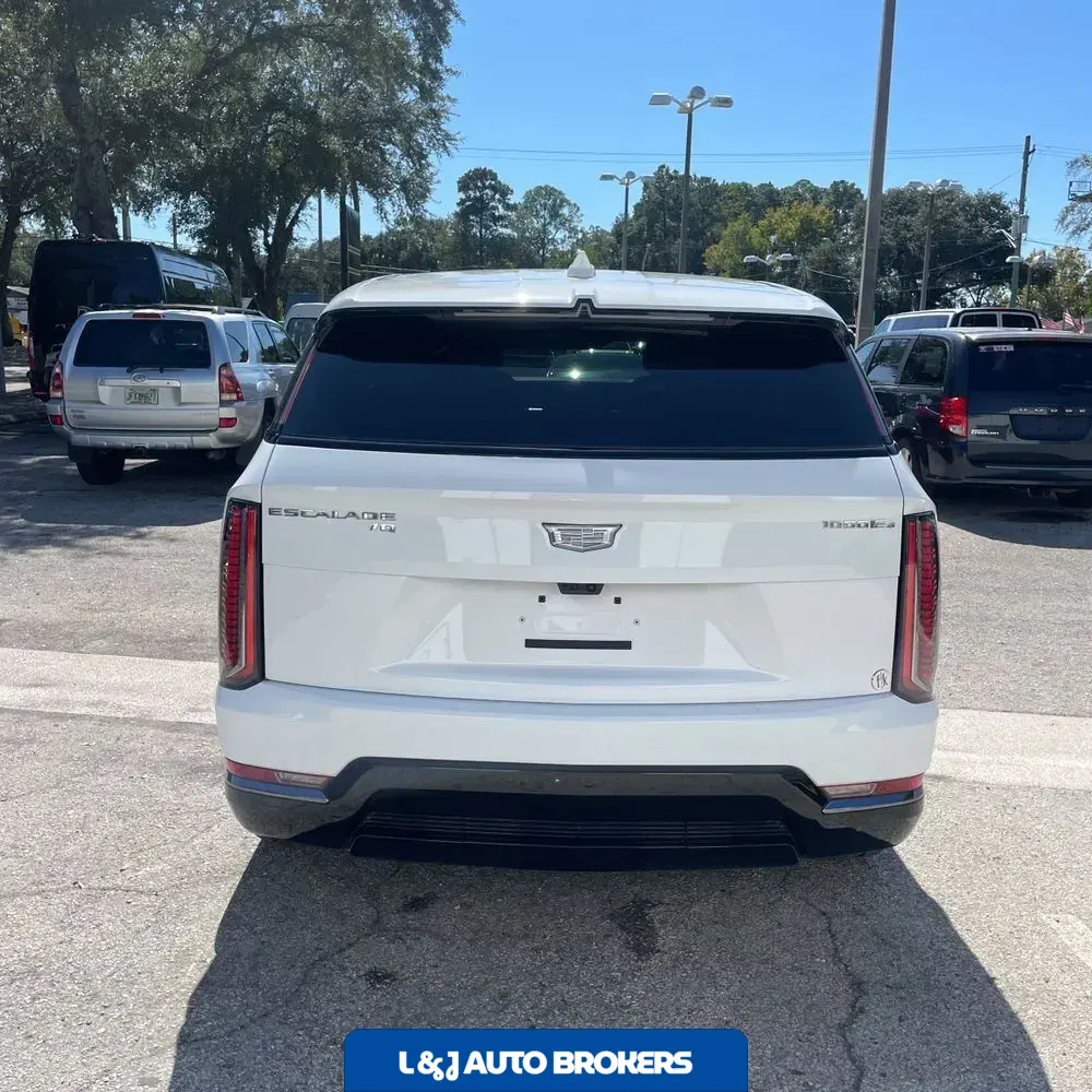 2025 Cadillac Escalade IQ Sport 1