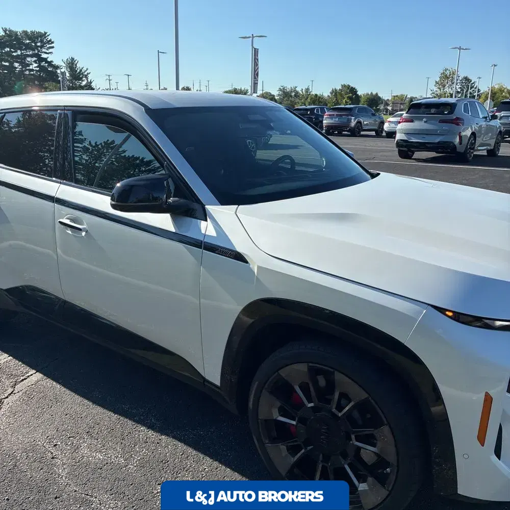2023 BMW XM Base