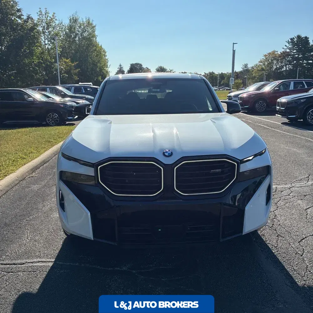 2023 BMW XM Base