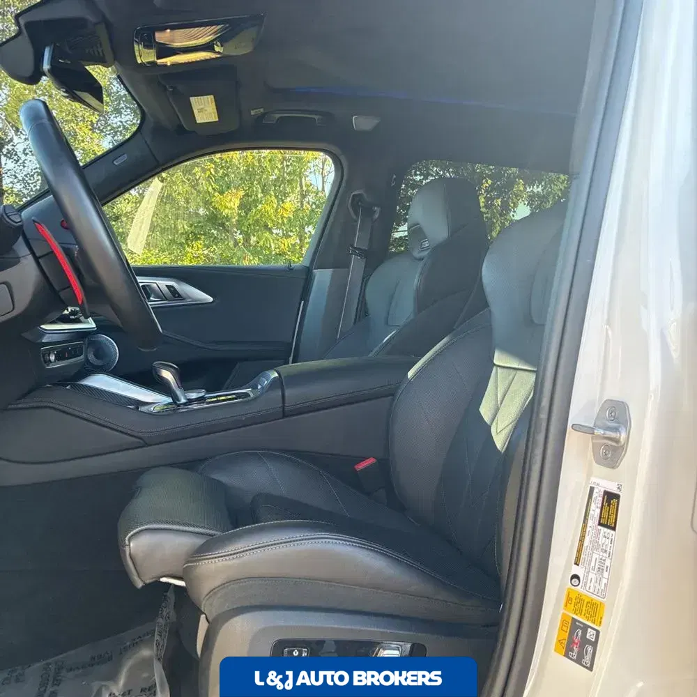 2023 BMW XM Base