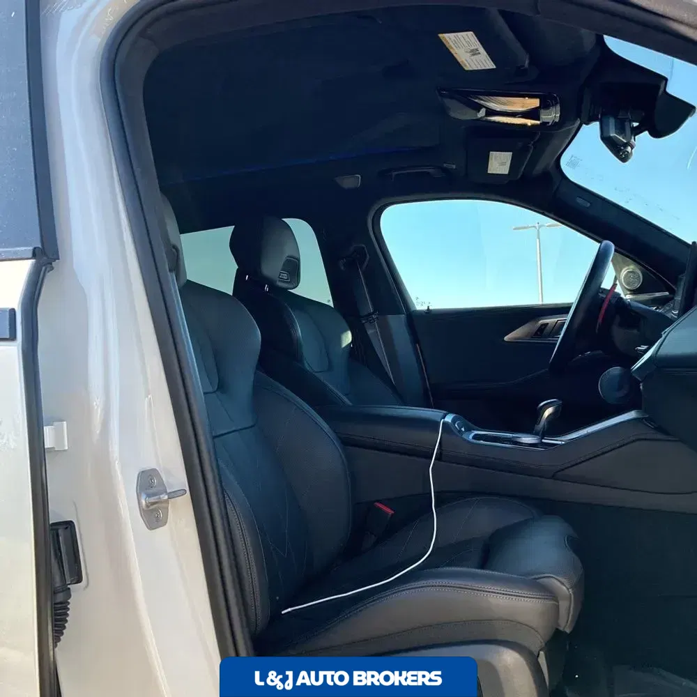 2023 BMW XM Base