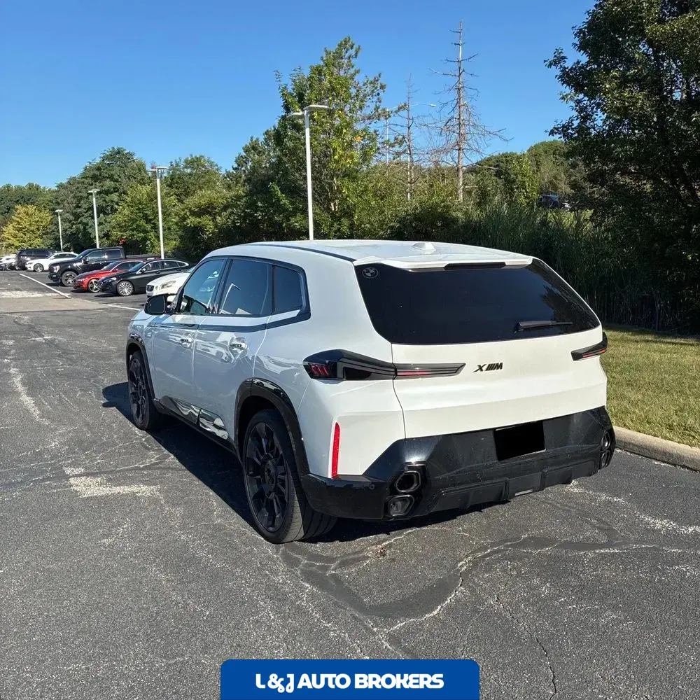 2023 BMW XM Base