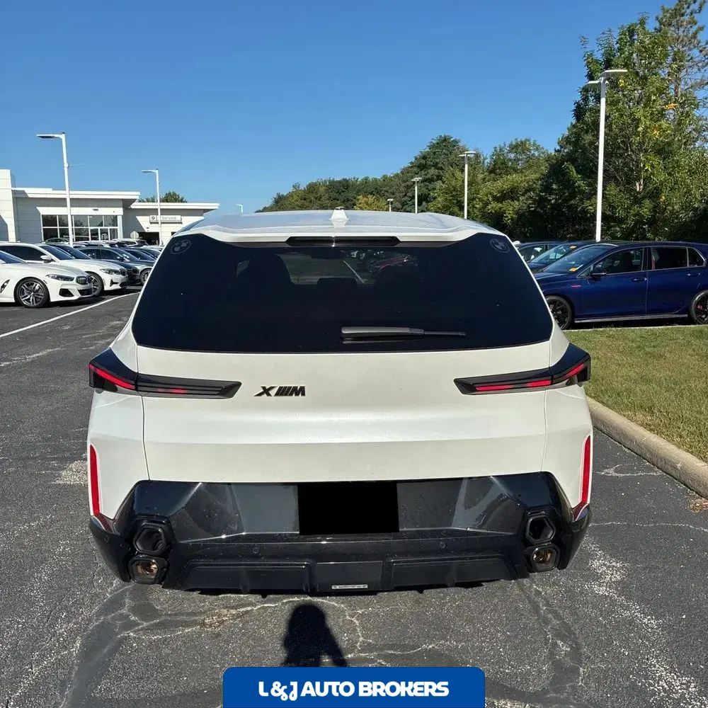 2023 BMW XM Base