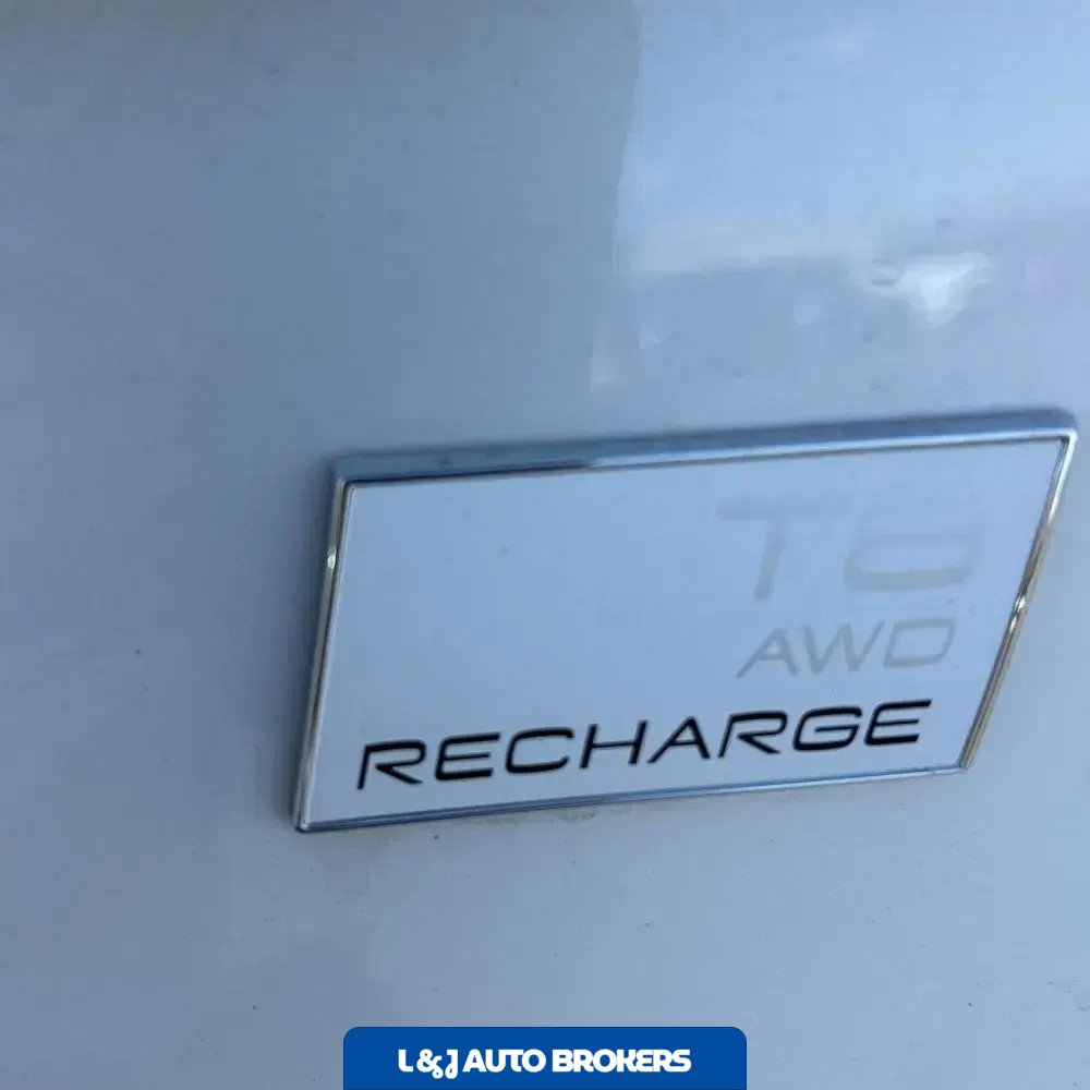 2023 Volvo XC90 T8 - Plus