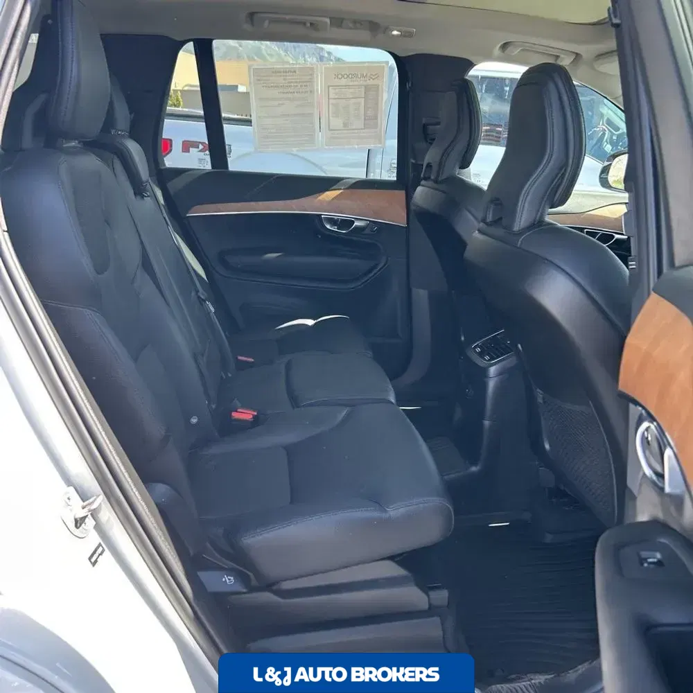 2023 Volvo XC90 T8 - Plus