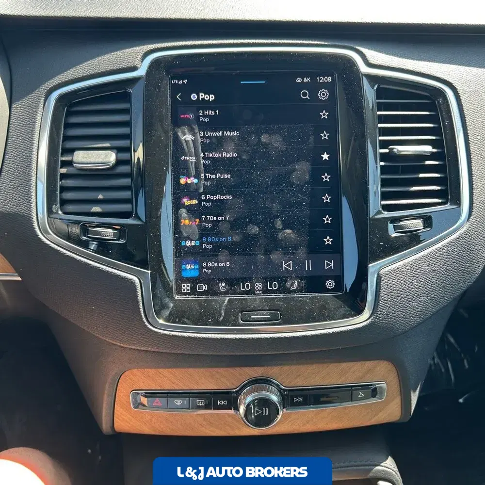 2023 Volvo XC90 T8 - Plus